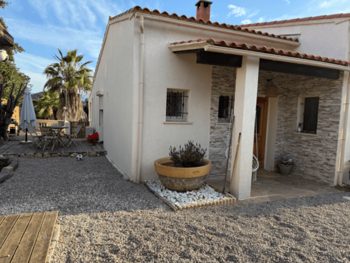 Grande maison de 286m2 divisée en 4 appartements - Photo 1