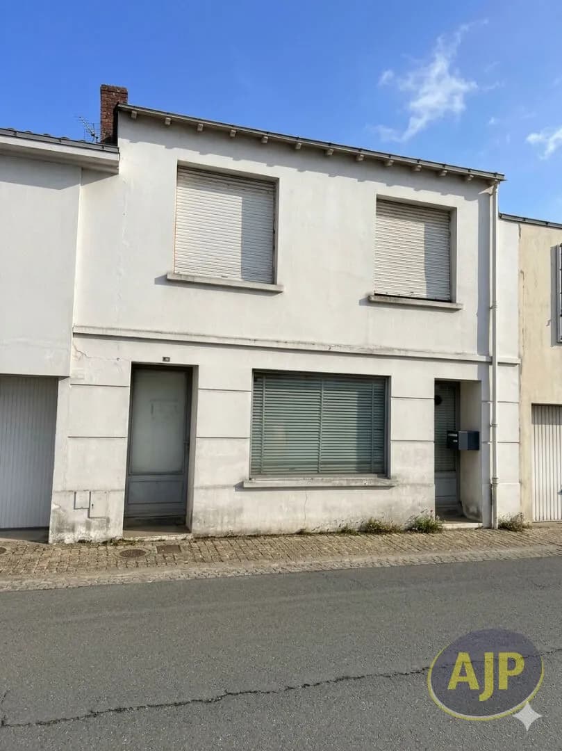 Immeuble à vendre Les Landes Genusson : 87 m2 à 71 695€ - Photo 1
