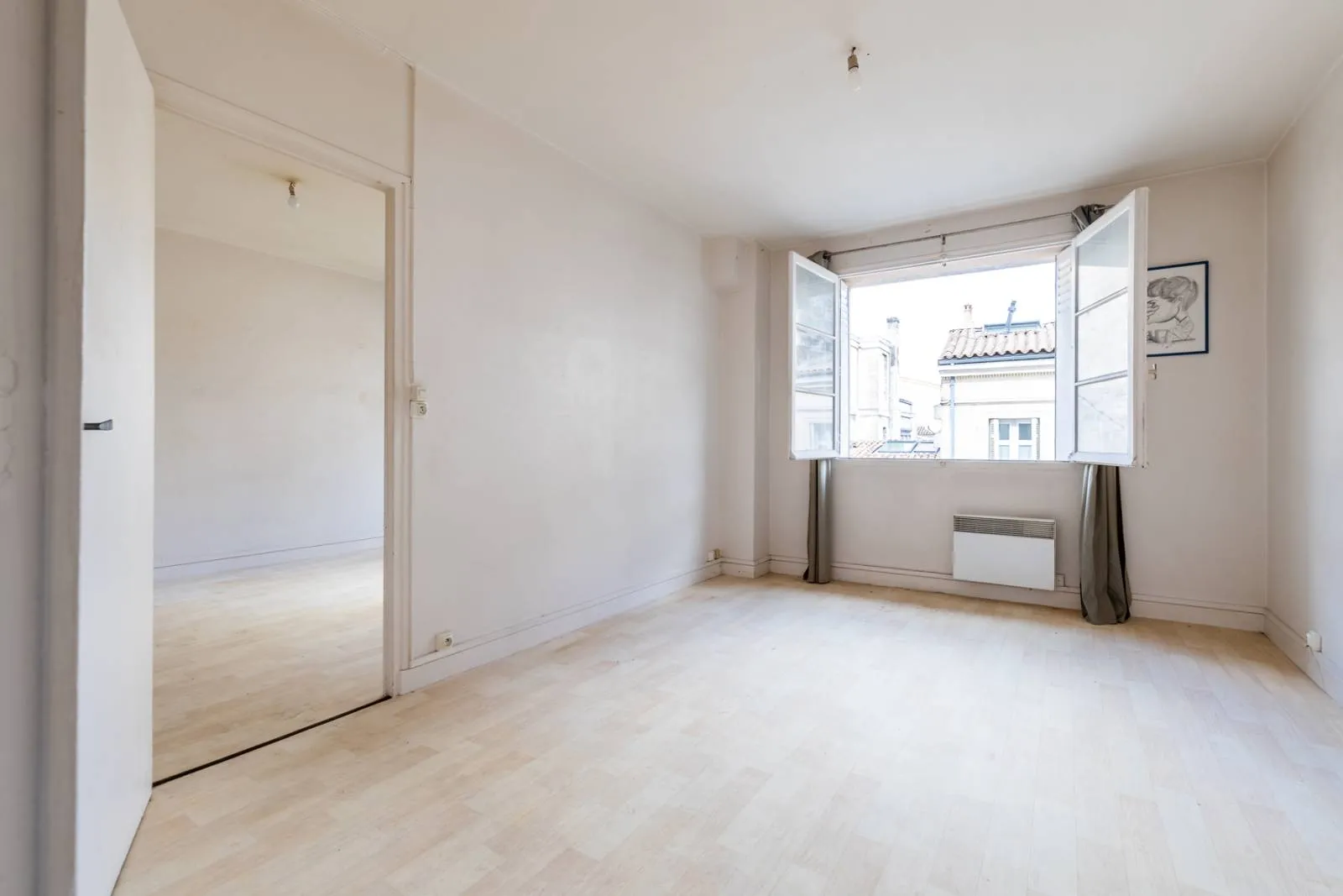 IMMEUBLE BORDEAUX SAINT-SEURIN COMPRENANT 6 APPARTEMENTS DEUX PIECES ET 6 GARAGES - Photo 1