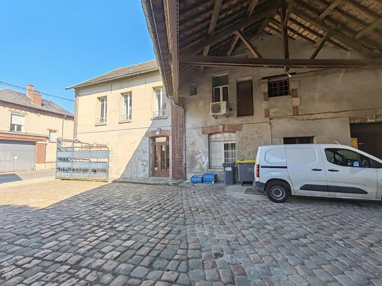 Immeuble 1 pièce 240 m² - Photo 1