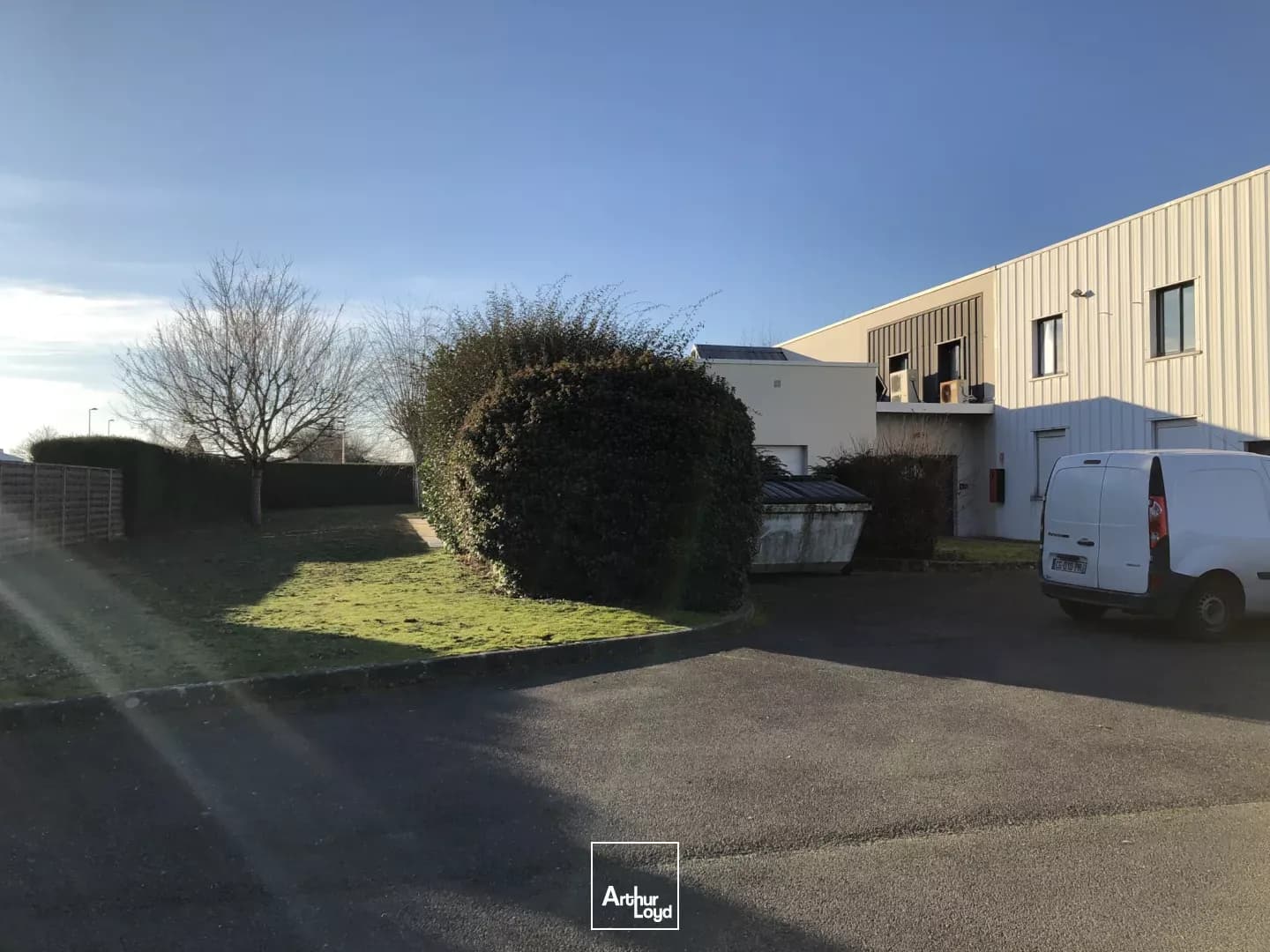 Immeuble de bureaux à vendre d'environ 554 m2 - ORMES - Photo 1