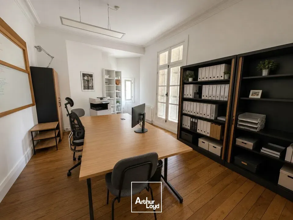 TOURS HYPERCENTRE BUREAUX A VENDRE 86 M² IMMEUBLE DE CARACTERE - Photo 1