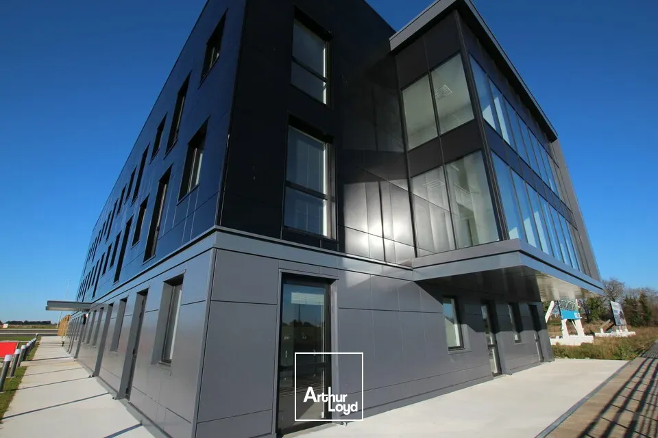 A VENDRE - IMMEUBLE DE BUREAUX NEUFS - 1845 m2 + 61 PARKINGS - Photo 1