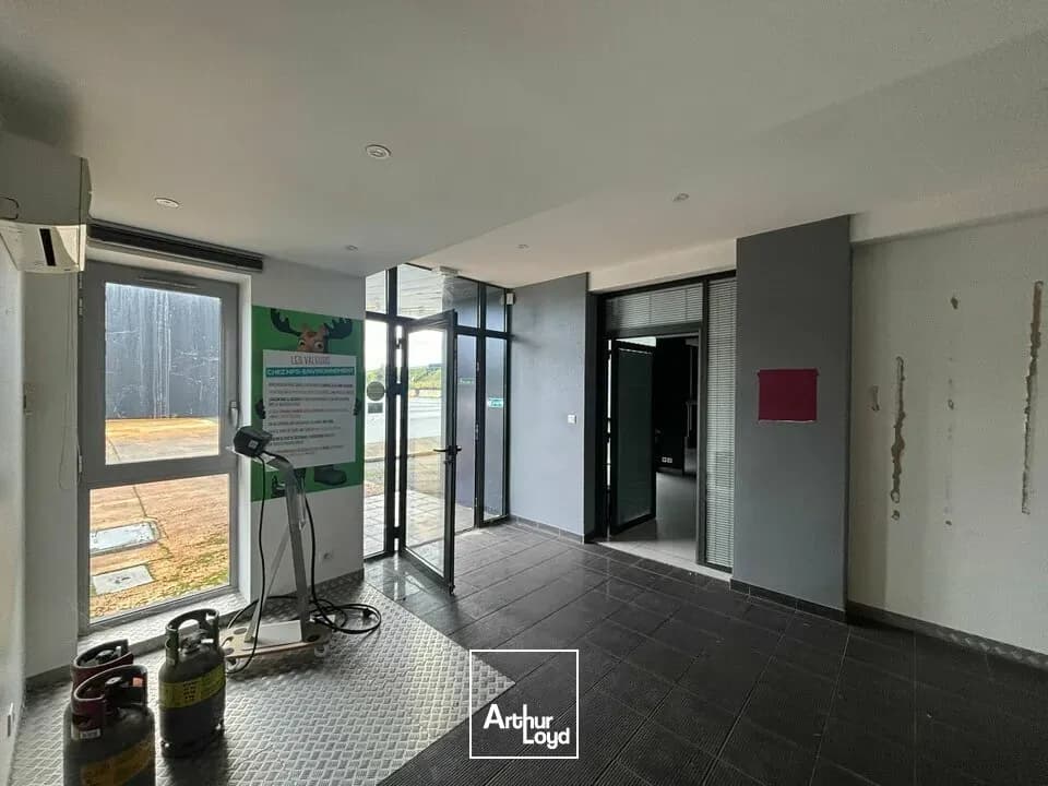 Opportunité Investisseur : Ensemble Immobilier d'Activité aux Sables d'Olonne - Photo 1