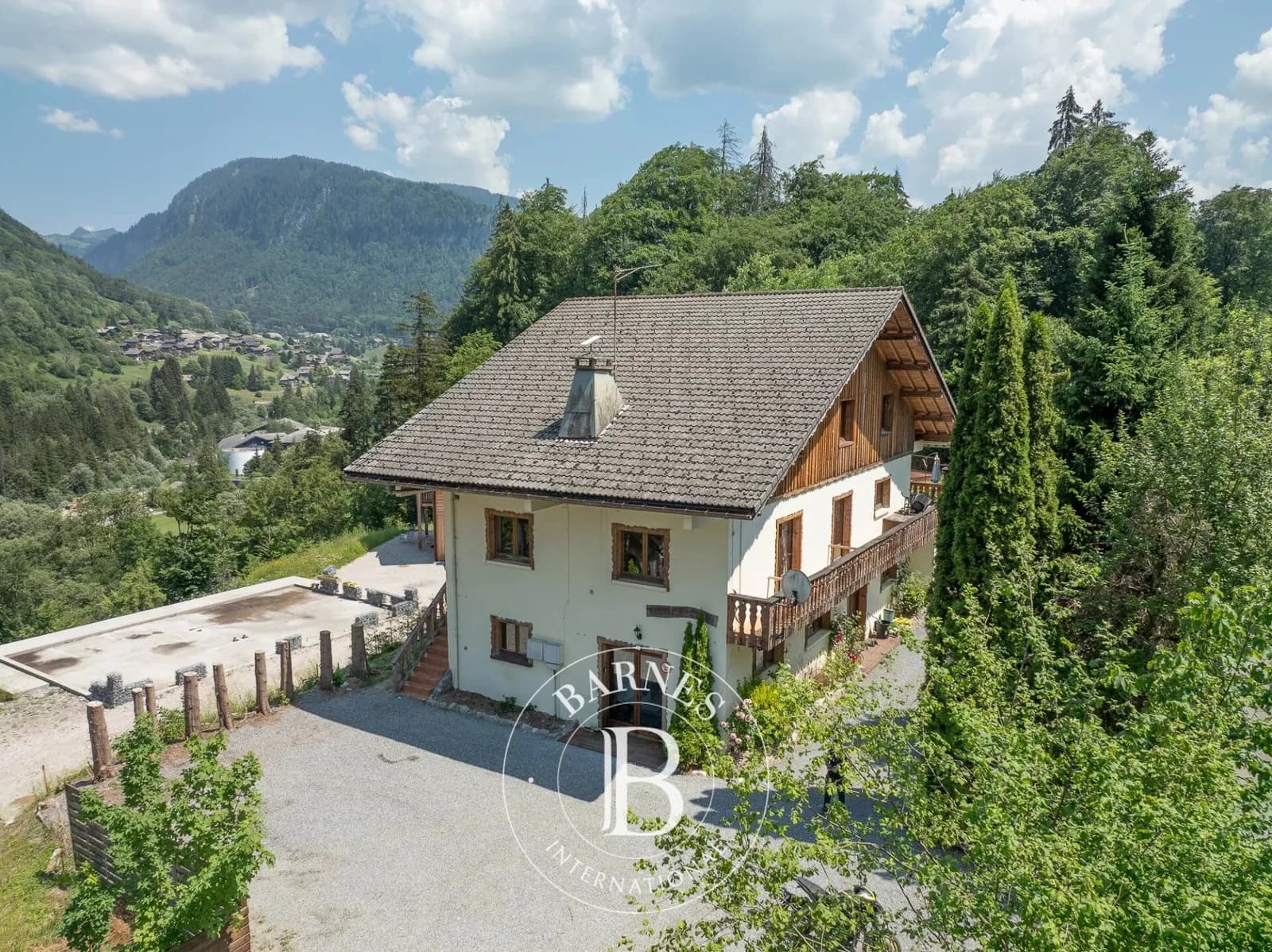 Essert Romand - Bâtiment entier - 4 appartements plus pool house- 548 m² surface totale - Photo 1