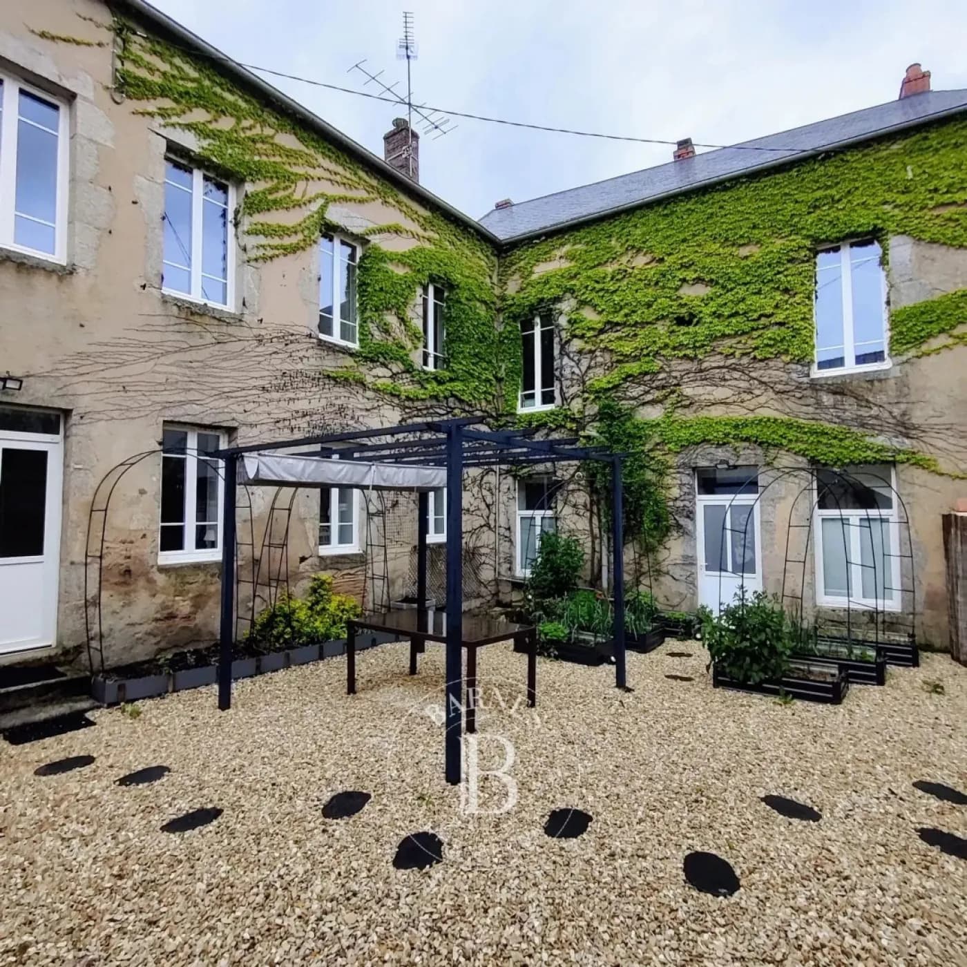 OUROUX-EN-MORVAN IMMEUBLE COEUR DE VILLAGE - Photo 1