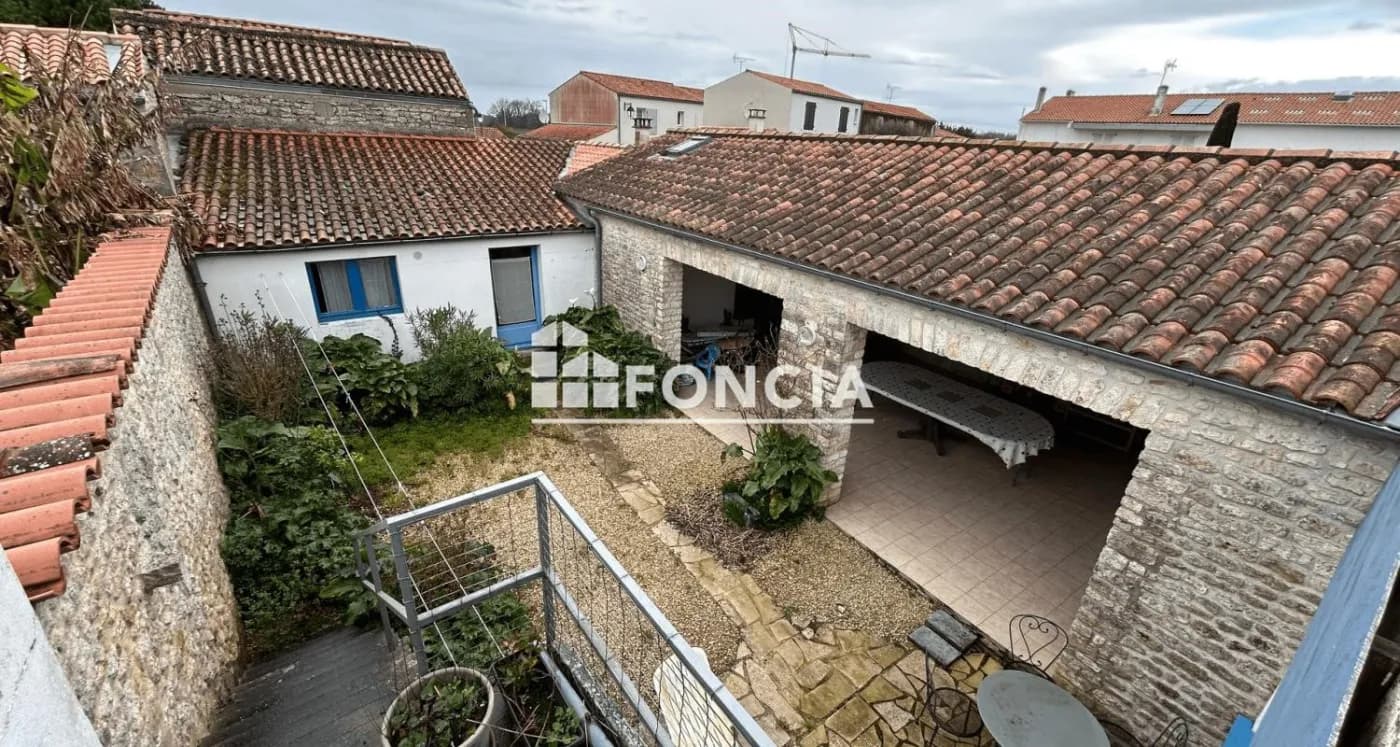 Ensemble immobilier de 3 lots et une cour intérieure rue piétonn - Photo 1