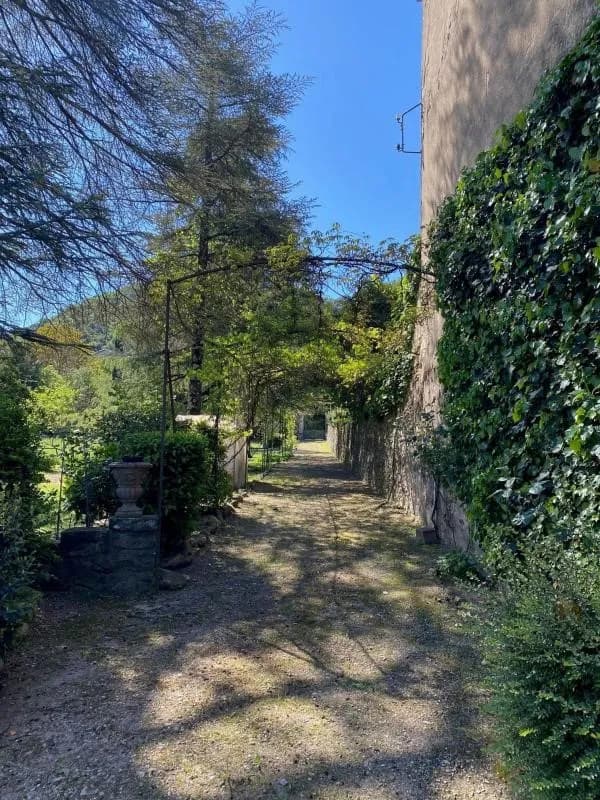 Ensemble immobilier (3 maisons) sur terrain de plus de 3400m² pa - Photo 1