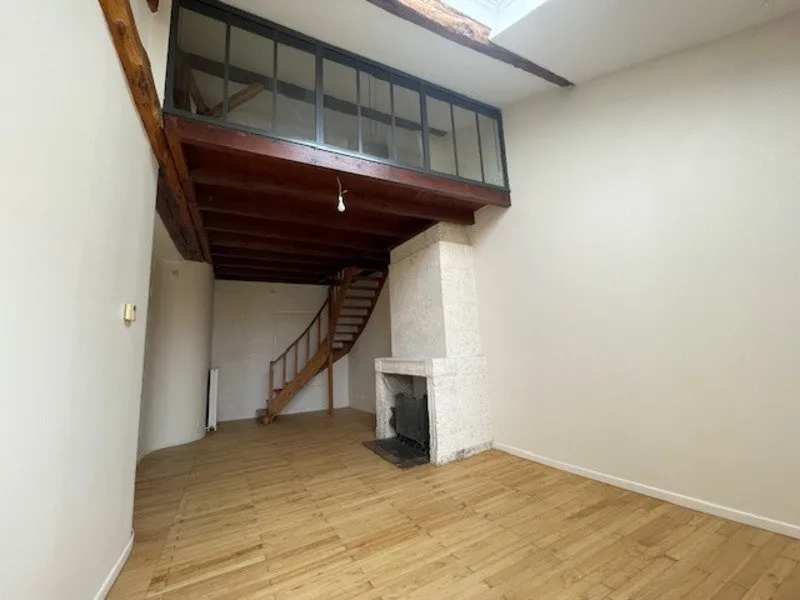 Immeuble de charme - Centre-ville d'Angoulême - Idéal résidence + investissement - Photo 1