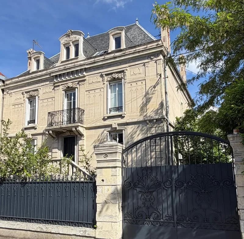 ENSEMBLE IMMOBILIER DE CARACTÈRE EN HYPER CENTRE - Photo 1
