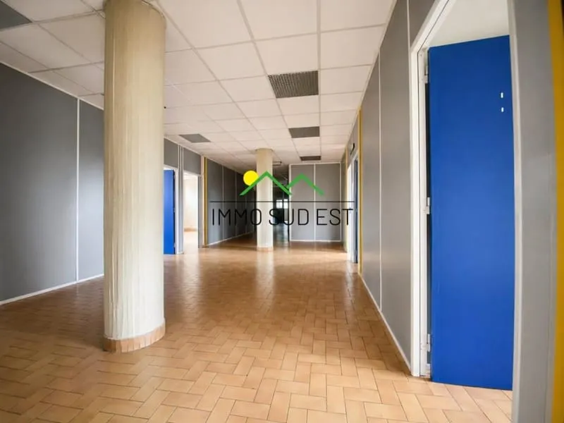 Local commercial modulable de 330 m² -AUBENAS - CENTRE-VILLE - Photo 1