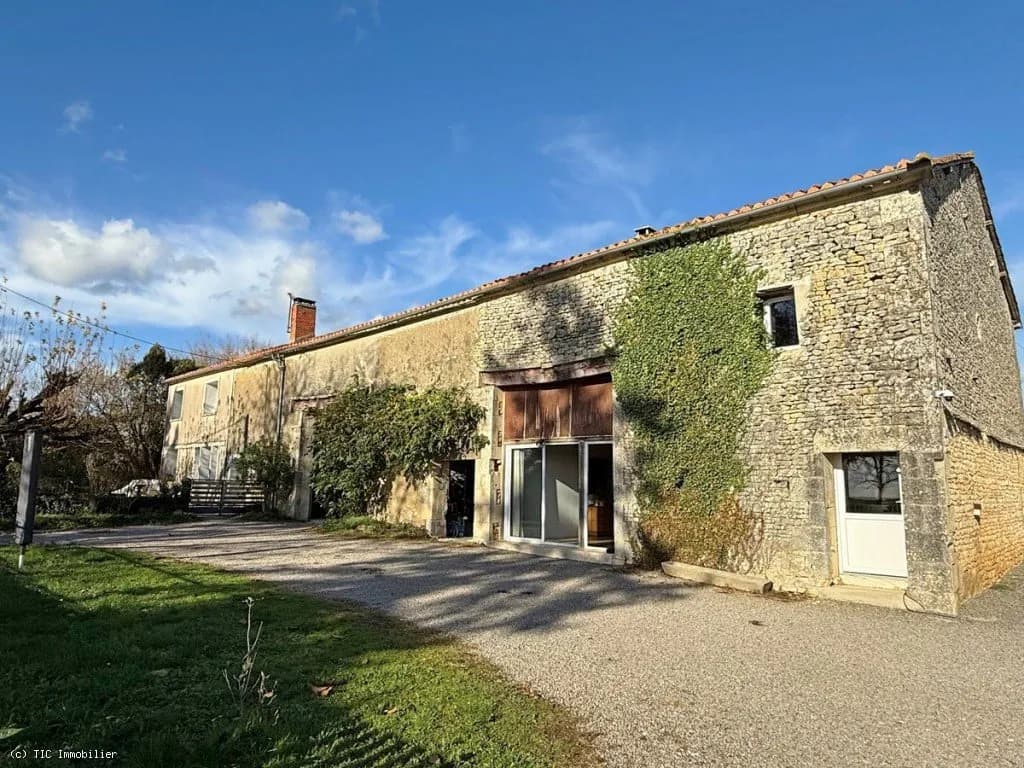 Attractive Ensemble Immobilier de Deux Maisons Sur 1,5 Hectares - Photo 1