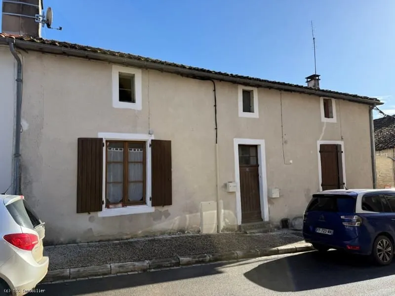 Immeuble en pierre - Centre-ville de Ruffec - Spécial investissement locatif - Photo 1