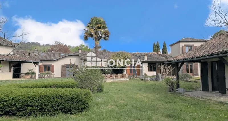 Rare : Ensemble immobilier sur 5600 m² - Idéal gîtes ou chambres d'hôtes - Photo 1