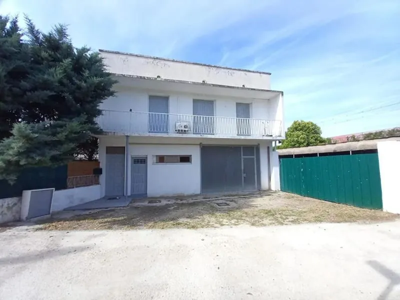Appartement T4 + Entrepôt de 250 m² sur 1322 m² de terrain - Photo 1