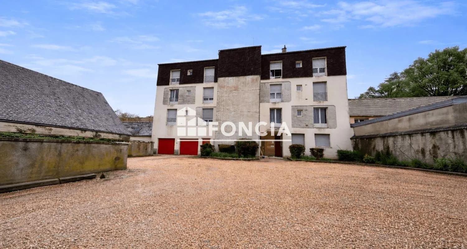 EN EXCLUSIVITÉ ! DREUX PROCHE CENTRE , IMMEUBLE DE RAPPORT DE 7 GRANDS APPARTEMENTS ET PARING PRIVÉ + 2 BOX - Photo 1