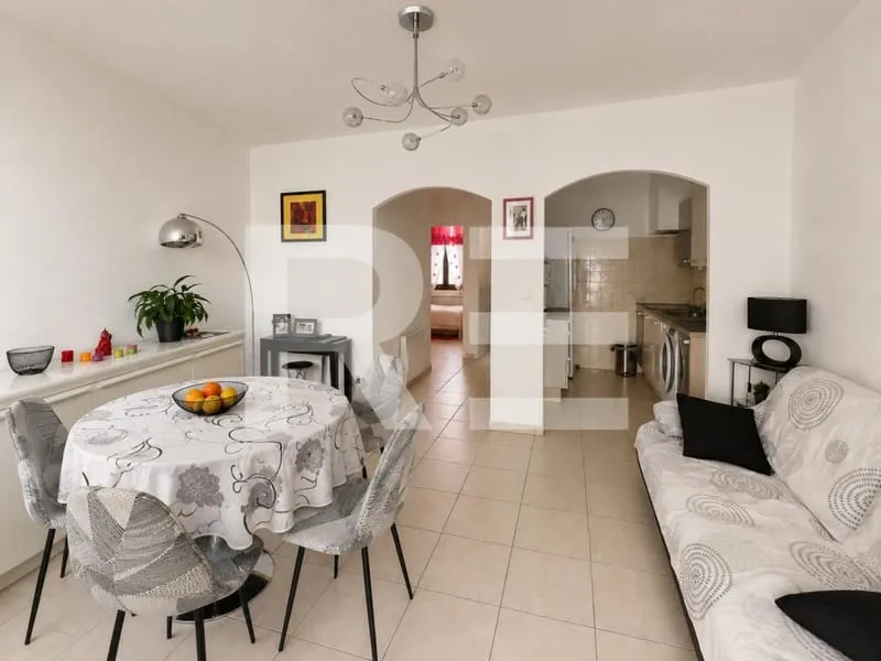 NÎMES IMMEUBLE DE RAPPORT 10 APPARTEMENTS + 2 GARAGES - Photo 1