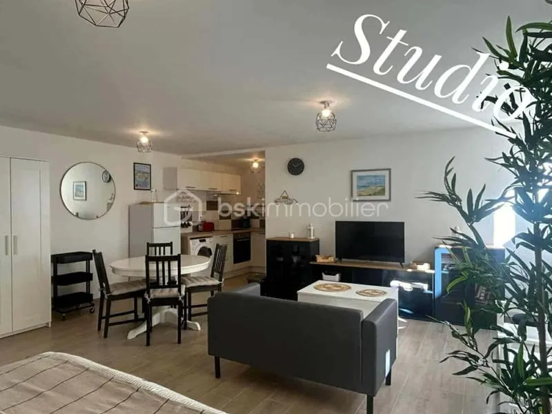 EXCLUSIVITÉ *** Immeuble de rapport idéal investisseur Situation exceptionnelle *** en plein coeur d'Isigny-sur-Mer ! Aucune charge de copropriété : rentabilité optimisée - Photo 1