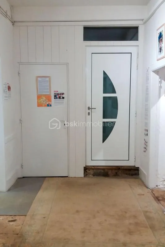 Au coeur de Saint-Clar, un immeuble aux volumes généreux et au fort potentiel - Photo 1