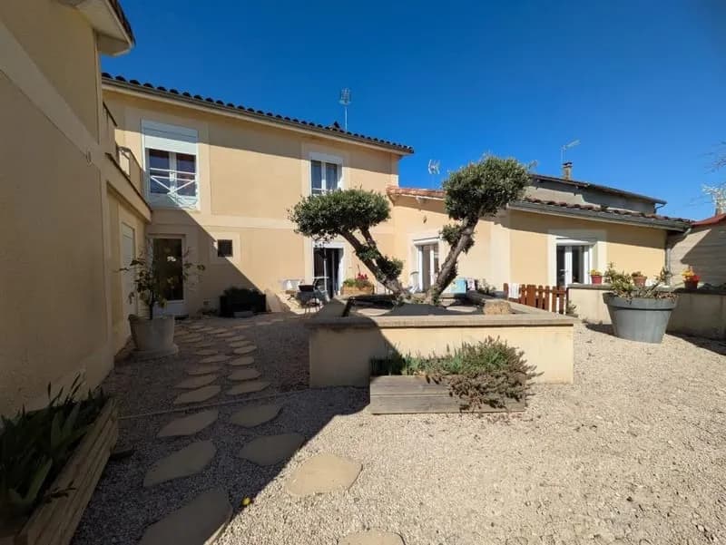 Immeuble rentable en centre de village - Photo 1