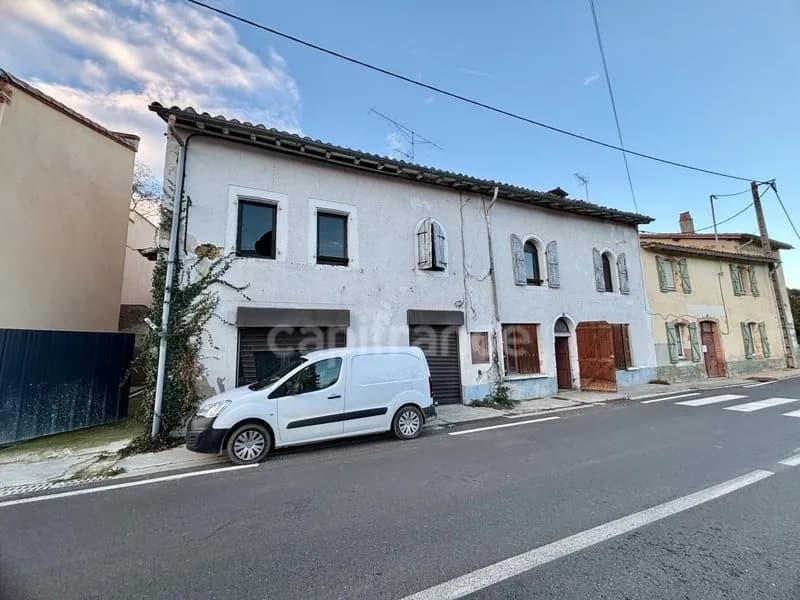 Ancien immeuble à rénover de 410 m² avec jardin et parking privatif - Larrazet (82) - Photo 1