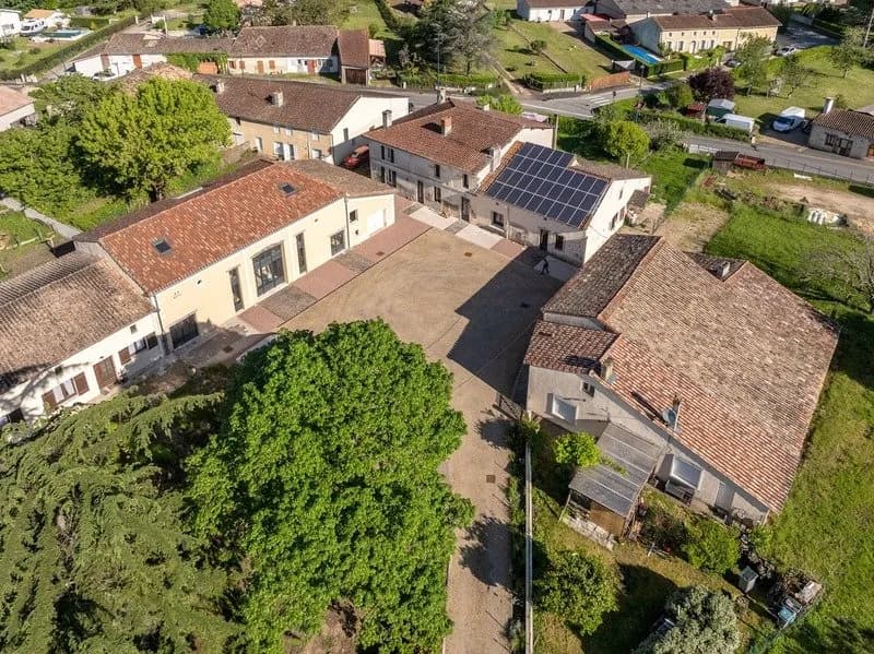 Ensemble immobilier à fort potentiel - 1 085 m² - terrain 3 150 m² - Photo 1