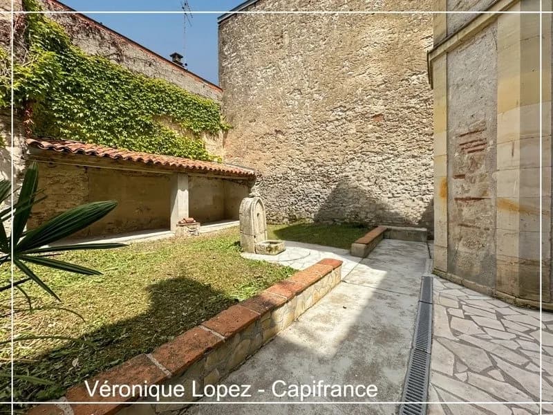 Exclusivité : Agen hyper centre, bel immeuble de caractère en pierre entièrement rénové avec 4 appartements, garage et jardin - Photo 1