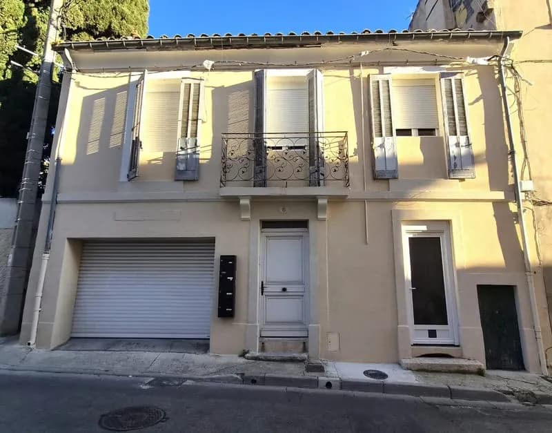 Immeuble avec 4 appartements et un garage à vendre à NIMES (30) - Photo 1