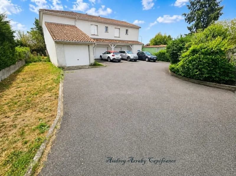 Immeuble de 3 appartements avec garages et jardins - Photo 1