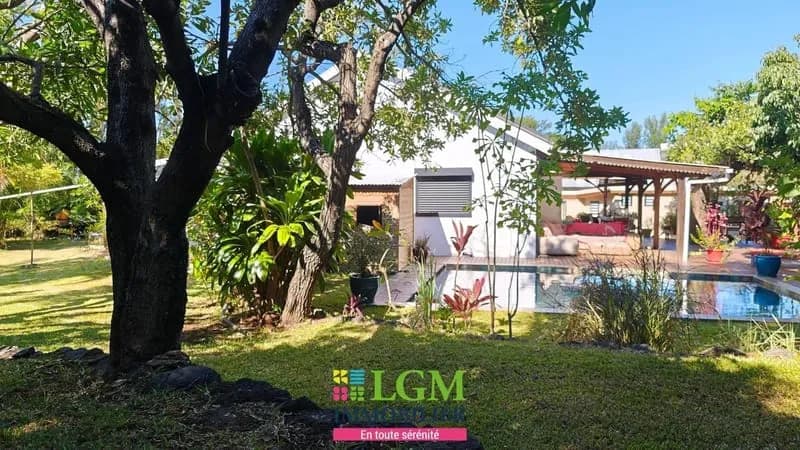 Calme, nature et confort pour cet ensemble immobilier de 2 villas avec piscine à ST-PIERRE (97432) - Photo 1