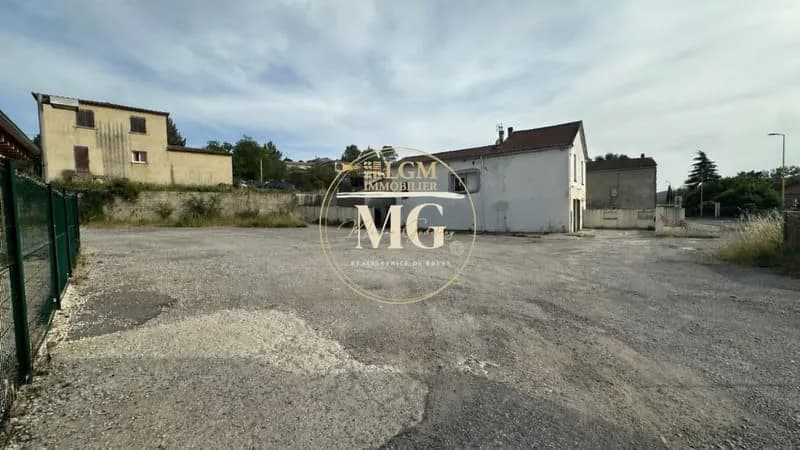 SAINT-JULIEN-LES-ROSIERS - ENSEMBLE IMMOBILIER DE RAPPORT SUR 1 540 m² DONT ENVIRON 915 m² CONSTRUCTIBLES - Photo 1