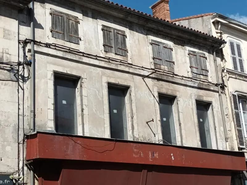 Deux en un A RENOVER 17MARANS CENTRE VILLE - Photo 1