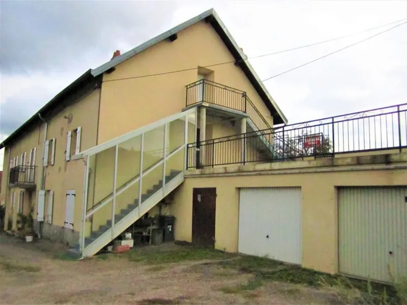 Immeuble de 430 m2 habitables composé de 4 appartements à Vesoul 70000 au prix de 197 900 Euros - Photo 1