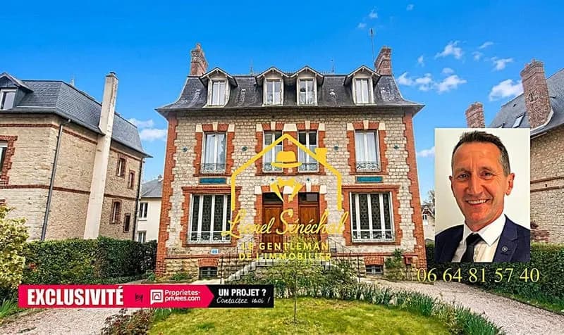 Immeuble / Demeure de prestige en pierre de taille avec ses vitraux avec 12 studios pour une superficie de 300 m2 habitables en plein coeur du centre ville de Bagnoles de l' Orne - Photo 1