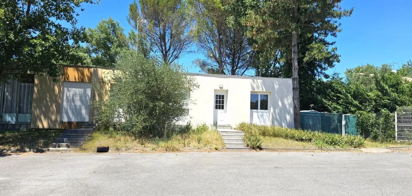 ENSEMBLE IMMOBILIER DE 3 HABITATIONS AVEC JARDIN à BRIGNON (GARD) - Photo 1