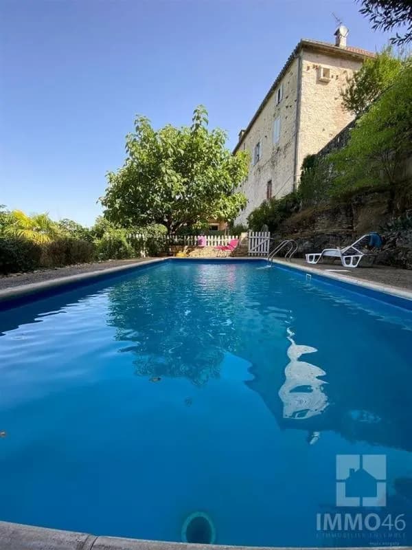 Propriété en pierre avec immeuble locatif, piscine, garages sur 1.5Ha - Photo 1