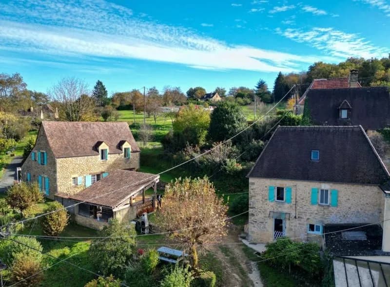 Secteur Sarlat- Ensemble immobilier en pierre de 2 maisons sur 2000 m² arborés - Photo 1