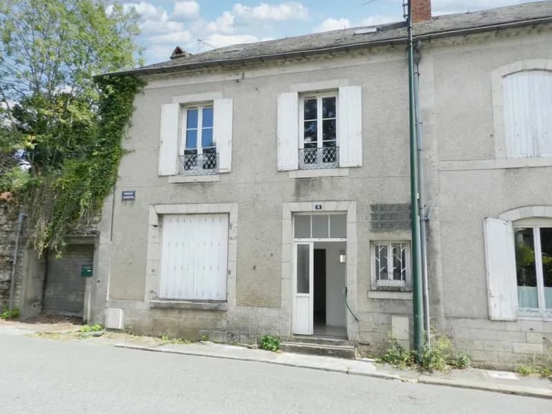 A vendre Gramat centre, immeuble de rapport comportant 2 T3, terrain 1 157 m² - Photo 1