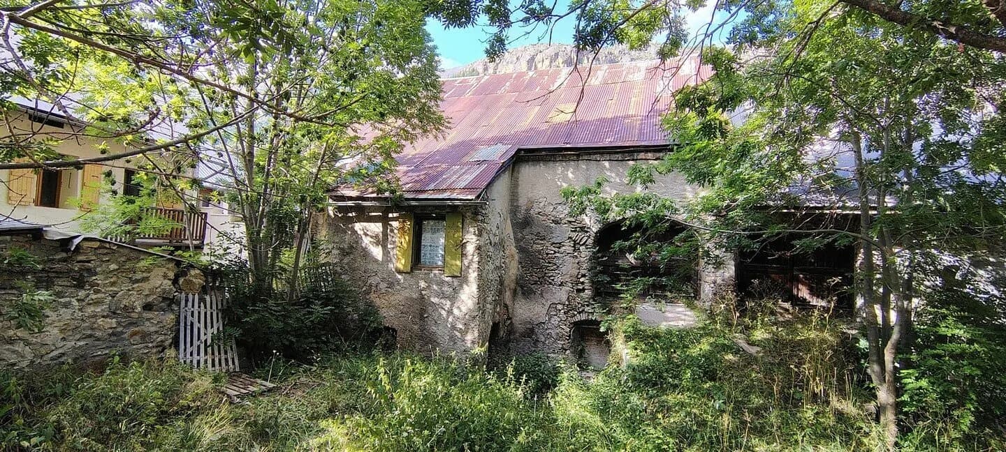 Ensemble immobilier à rénover ou reconstruire - Monêtier-les-Bains - Photo 1