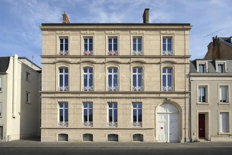 Immeuble hôtel particulier de 806 m² - Photo 1