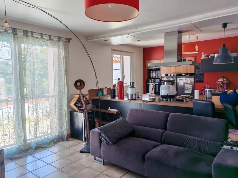 Immeuble libre de locataires - 2 appartements + garage - Photo 1