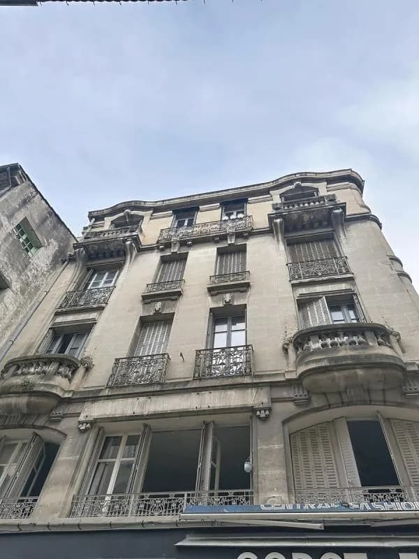 En exclusivite Avignon intra muros, Immeuble de caractère 530 m² : 2 commerces, 4 T4 et 1 T2 - Photo 1