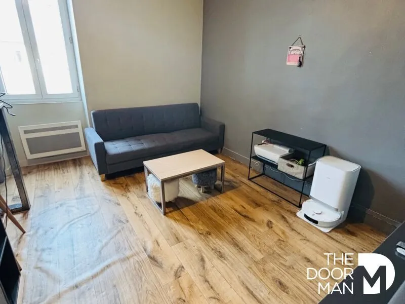 Immeuble 53000 - Photo 1
