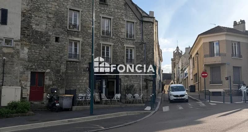 Pontoise en face du tribunal - Photo 1
