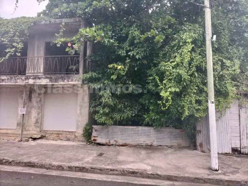 PETIT IMMEUBLE SUR UN TERRAIN DE 173M² SITUE DANS LE BOURG DE PORT LOUIS - Photo 1
