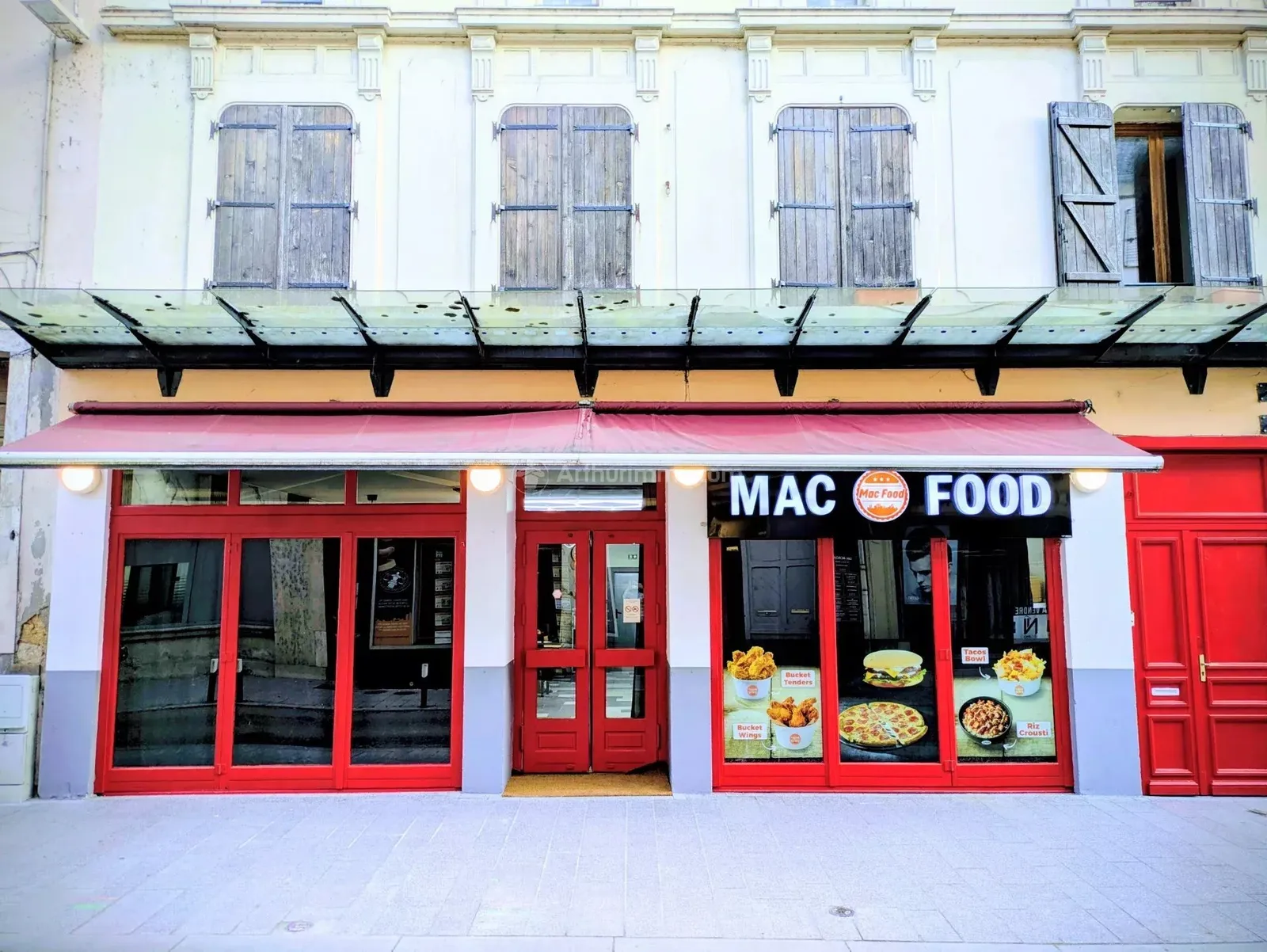 Immeuble avec local commercial - Photo 1