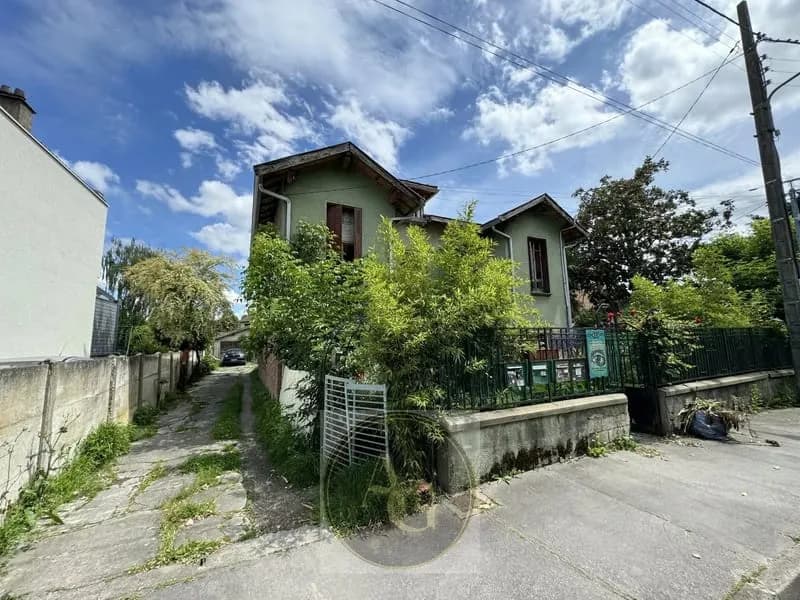 Immeuble de rapport au centre de Toulouse avec garages et jardin - Photo 1