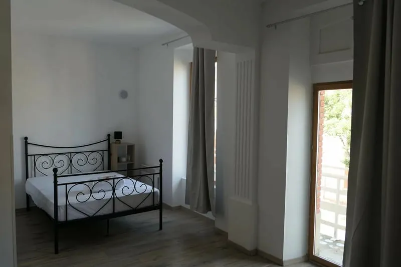 IMMEUBLE AVEC 10 CHAMBRES D' ETUDIANTS - Photo 1