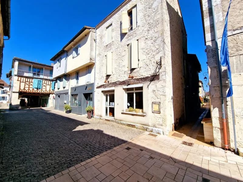 Immeuble avec local commercial et 2 studios - Photo 1