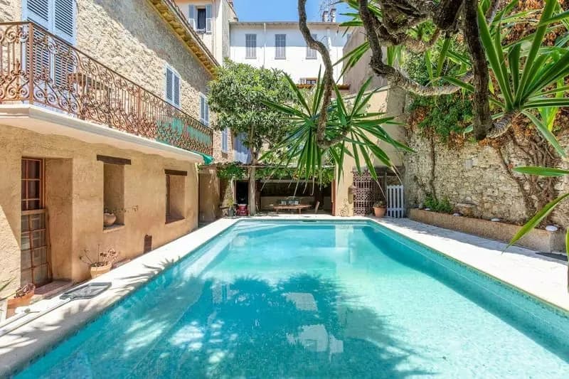 2 IMMEUBLES A RENOVER AVEC PISCINE CANNES - Photo 1